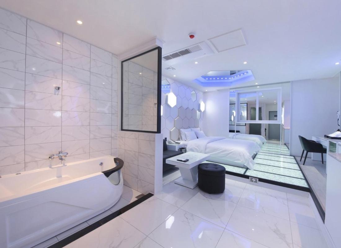 וונג'ו Wj Hotel Pool House מראה חיצוני תמונה