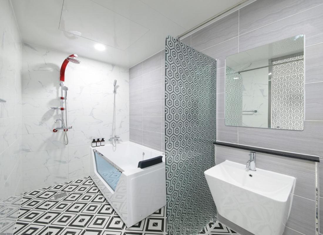 וונג'ו Wj Hotel Pool House מראה חיצוני תמונה